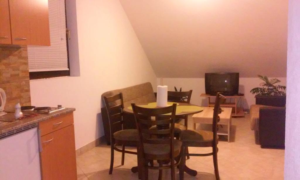 Apartment Laura Gračac Екстериор снимка