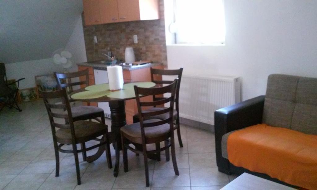 Apartment Laura Gračac Екстериор снимка